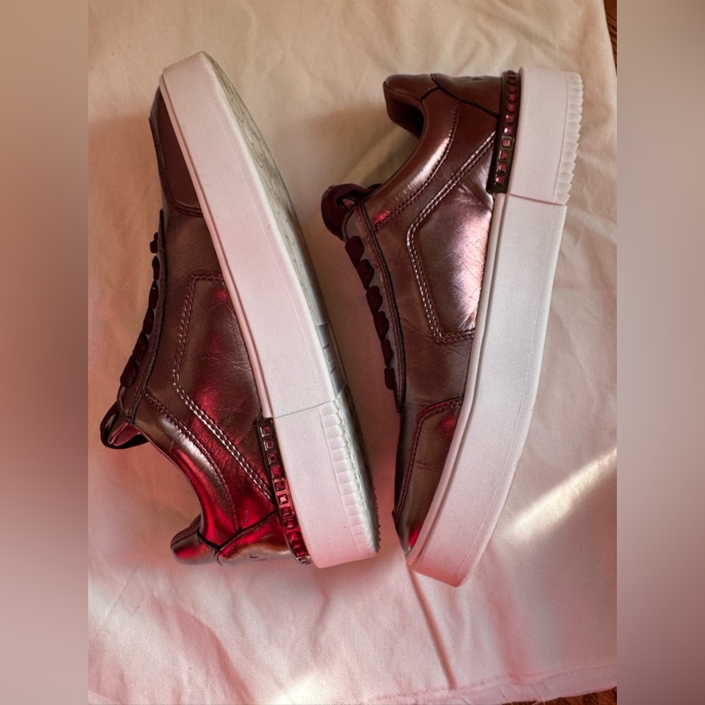 DKNY Women’s Sneakers Like New - Picture 7 of 16